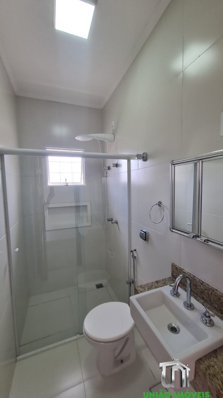 Aluguel de Casa em Bragança Paulista-SP, Bairro Aparecida: 2 Quartos, 1 Suíte, 1 Sala, 2 Banheiros, 1 Vaga, 132,65m².
