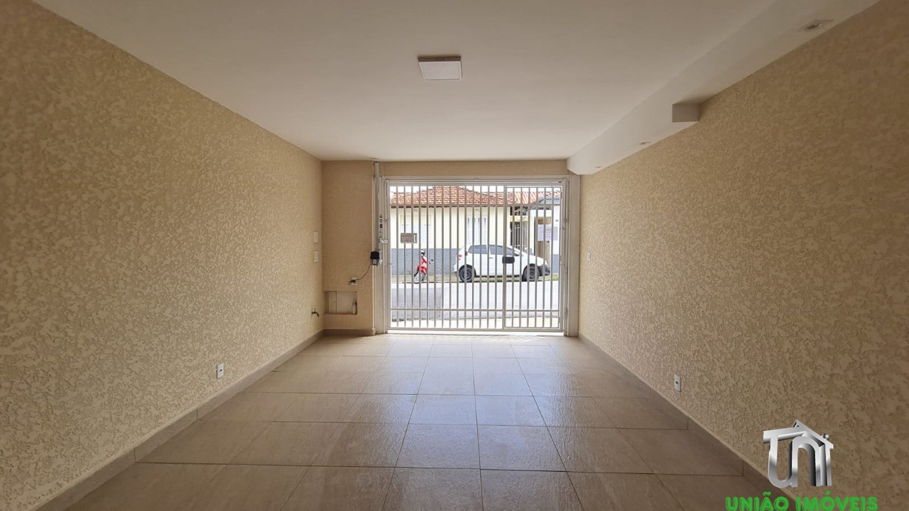 Aluguel de Casa em Bragança Paulista-SP, Bairro Aparecida: 2 Quartos, 1 Suíte, 1 Sala, 2 Banheiros, 1 Vaga, 132,65m².
