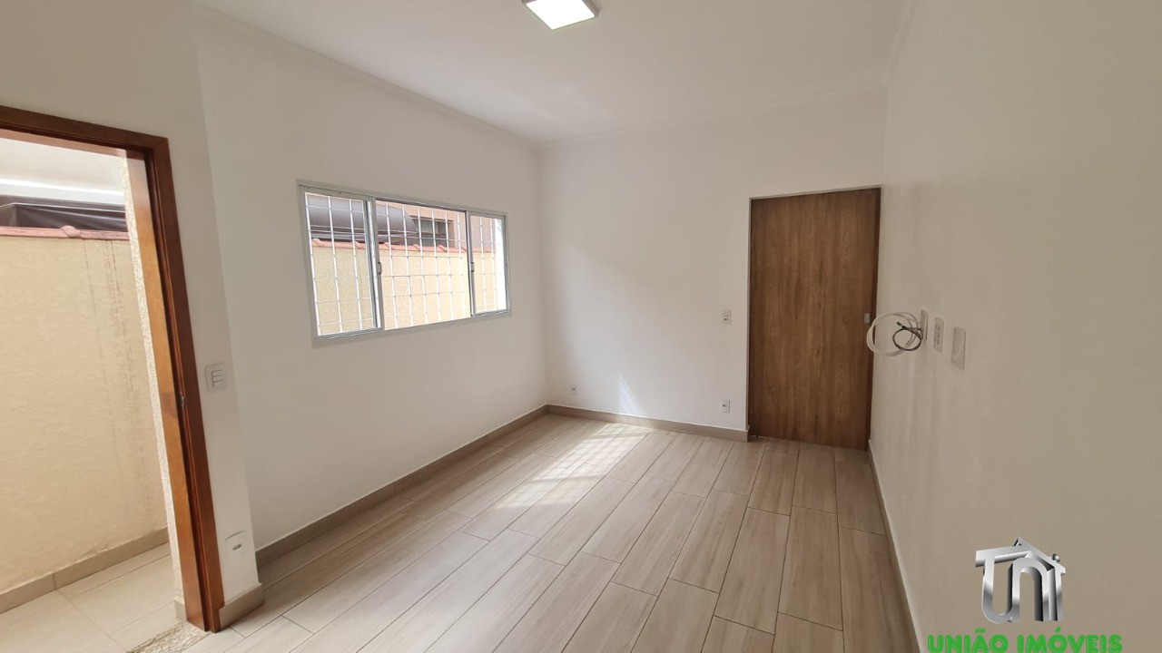 Aluguel de Casa em Bragança Paulista-SP, Bairro Aparecida: 2 Quartos, 1 Suíte, 1 Sala, 2 Banheiros, 1 Vaga, 132,65m².