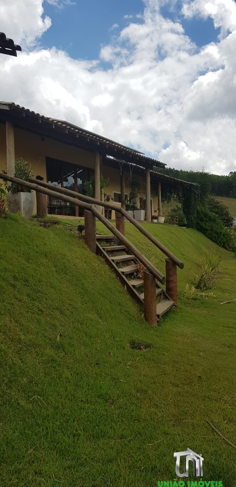 SÍTIO HARMONIA: Casa de Luxo com Vista para Serra da Mantiqueira, 3 Suítes e Espaço Gourmet - Pedra Bela-SP