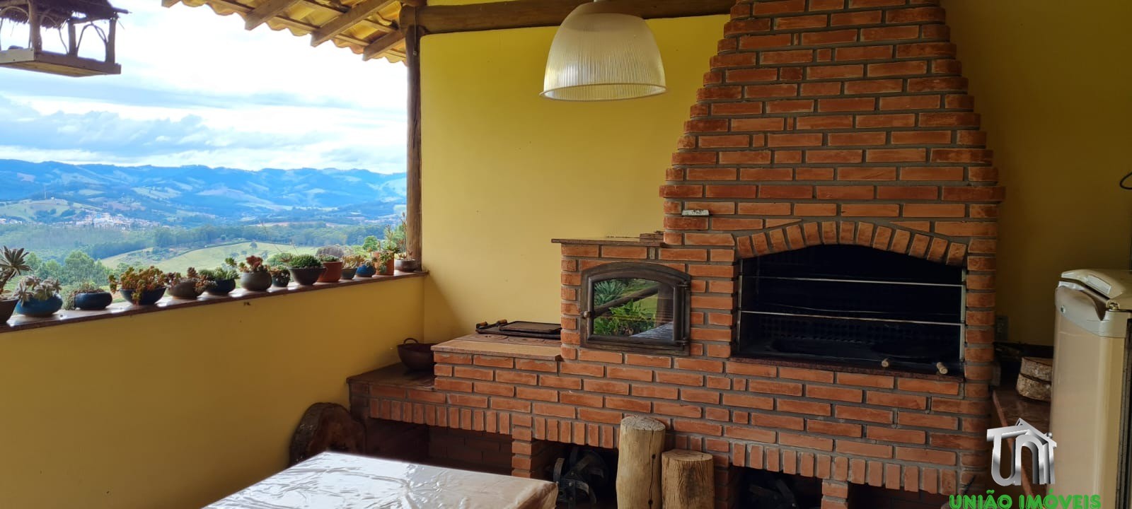 SÍTIO HARMONIA: Casa de Luxo com Vista para Serra da Mantiqueira, 3 Suítes e Espaço Gourmet - Pedra Bela-SP