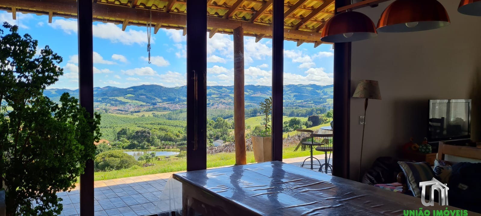 SÍTIO HARMONIA: Casa de Luxo com Vista para Serra da Mantiqueira, 3 Suítes e Espaço Gourmet - Pedra Bela-SP