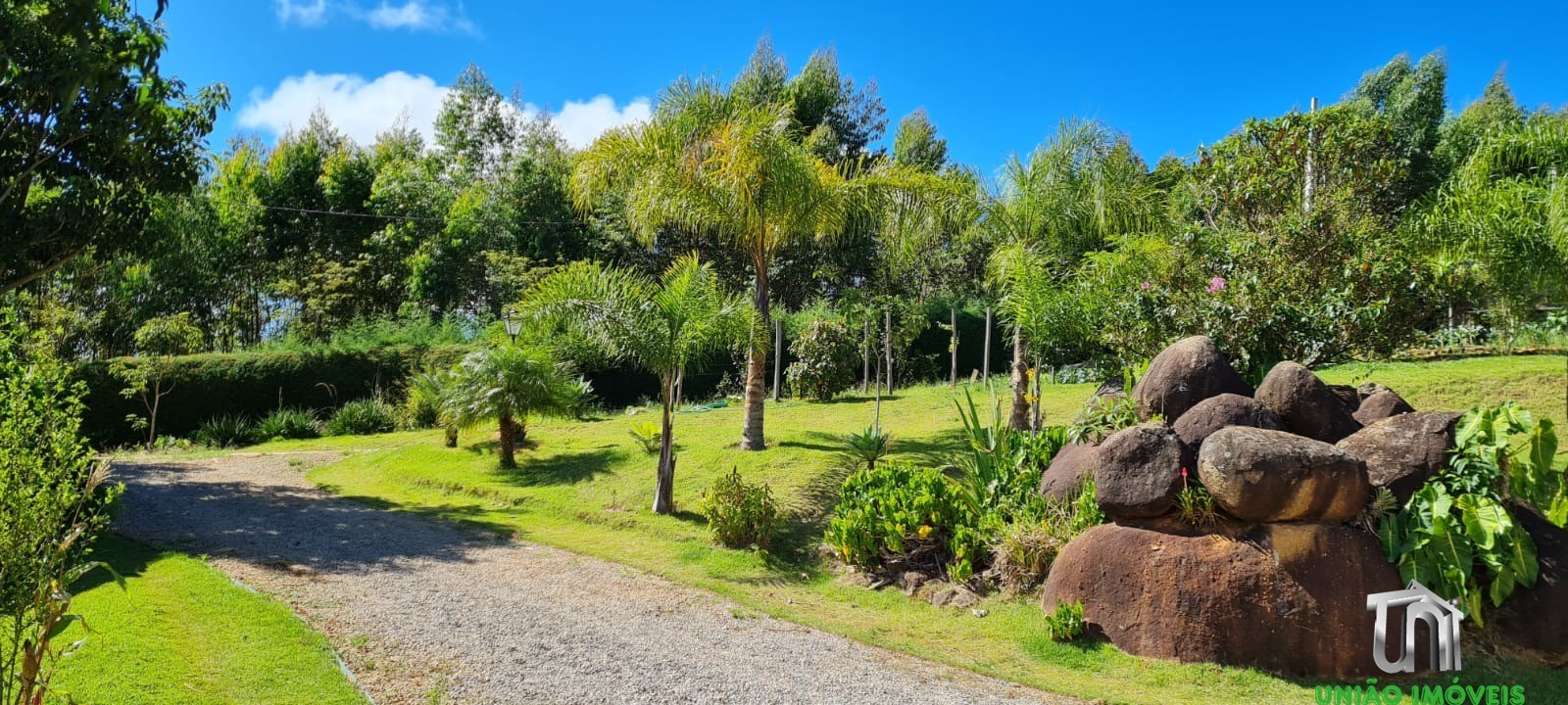 SÍTIO HARMONIA: Casa de Luxo com Vista para Serra da Mantiqueira, 3 Suítes e Espaço Gourmet - Pedra Bela-SP