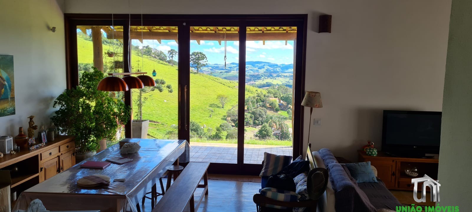 SÍTIO HARMONIA: Casa de Luxo com Vista para Serra da Mantiqueira, 3 Suítes e Espaço Gourmet - Pedra Bela-SP