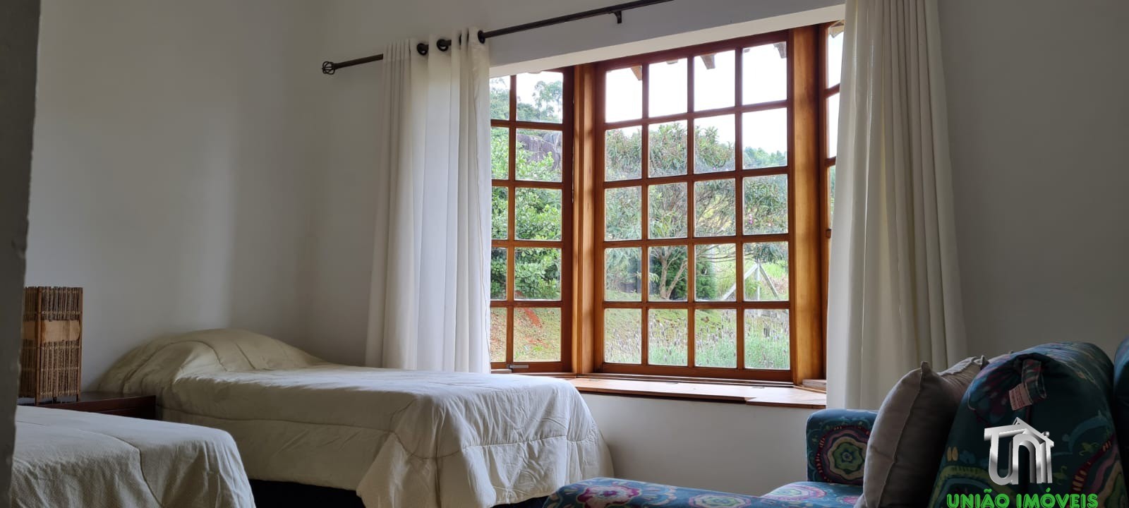 SÍTIO HARMONIA: Casa de Luxo com Vista para Serra da Mantiqueira, 3 Suítes e Espaço Gourmet - Pedra Bela-SP