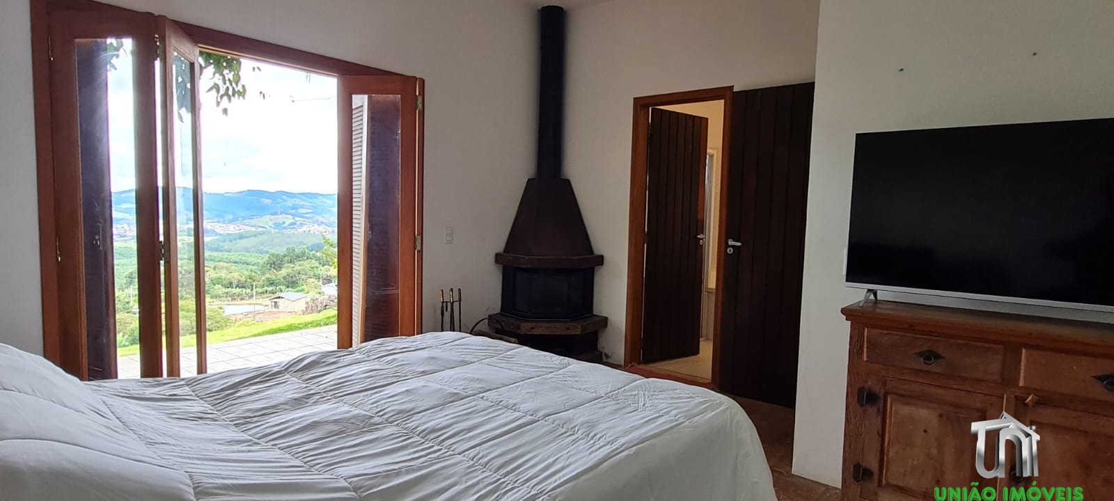 SÍTIO HARMONIA: Casa de Luxo com Vista para Serra da Mantiqueira, 3 Suítes e Espaço Gourmet - Pedra Bela-SP