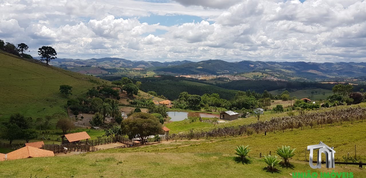 SÍTIO HARMONIA: Casa de Luxo com Vista para Serra da Mantiqueira, 3 Suítes e Espaço Gourmet - Pedra Bela-SP