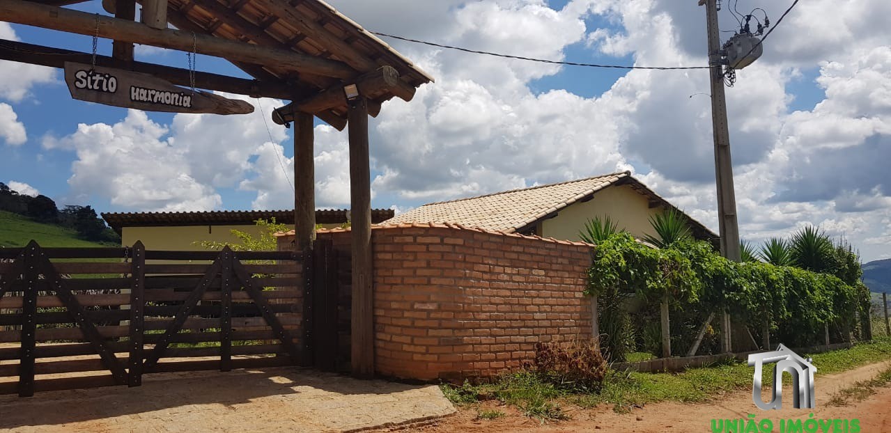 SÍTIO HARMONIA: Casa de Luxo com Vista para Serra da Mantiqueira, 3 Suítes e Espaço Gourmet - Pedra Bela-SP