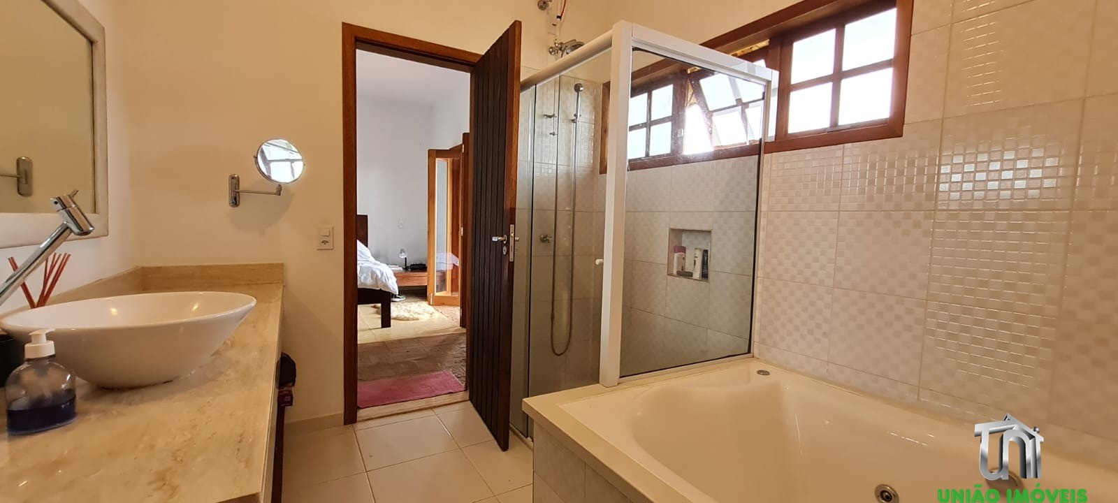 SÍTIO HARMONIA: Casa de Luxo com Vista para Serra da Mantiqueira, 3 Suítes e Espaço Gourmet - Pedra Bela-SP