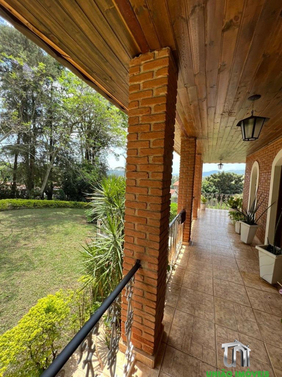 Chácara de Luxo à Venda em Bragança Paulista-SP, Bairro Guaripocaba dos Souzas: 5 Quartos, 2 Suítes, Piscina e Muito Mais!