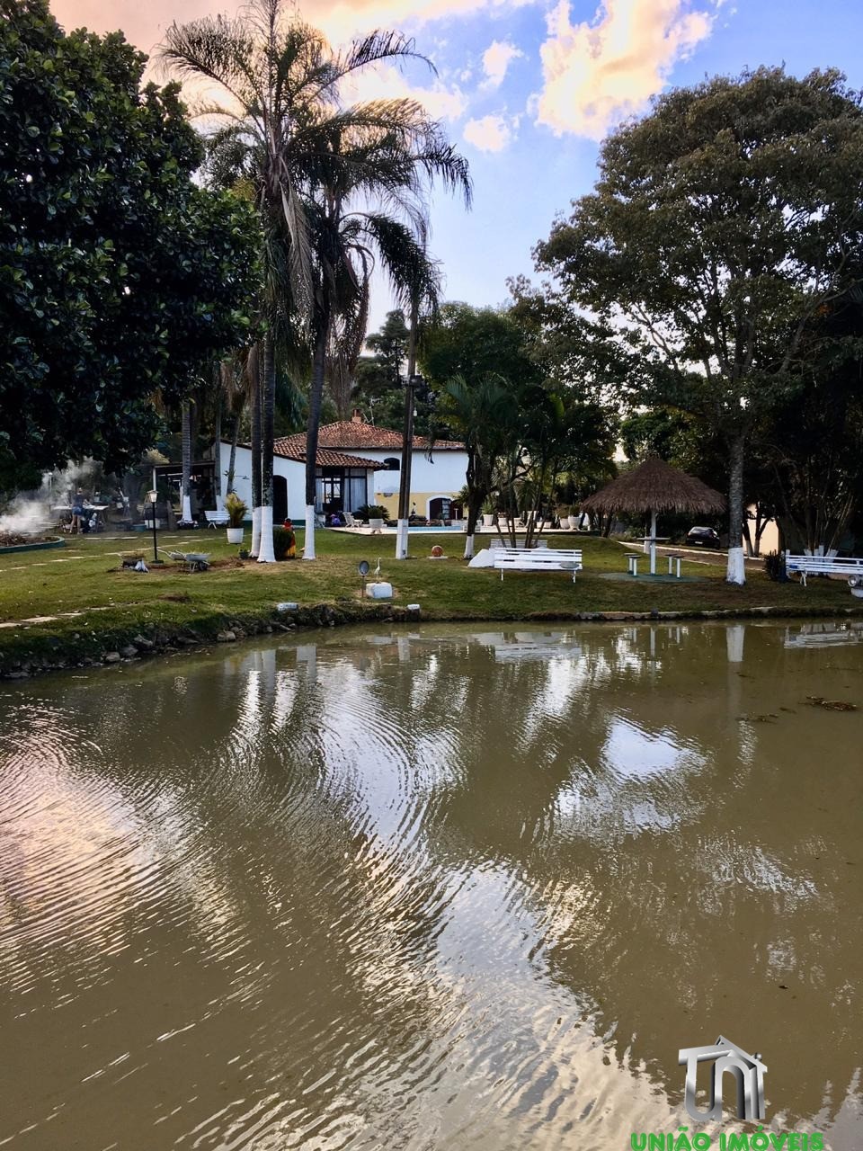 Chácara de Luxo à Venda em Bragança Paulista-SP, Bairro Guaripocaba dos Souzas: 5 Quartos, 2 Suítes, Piscina e Muito Mais!