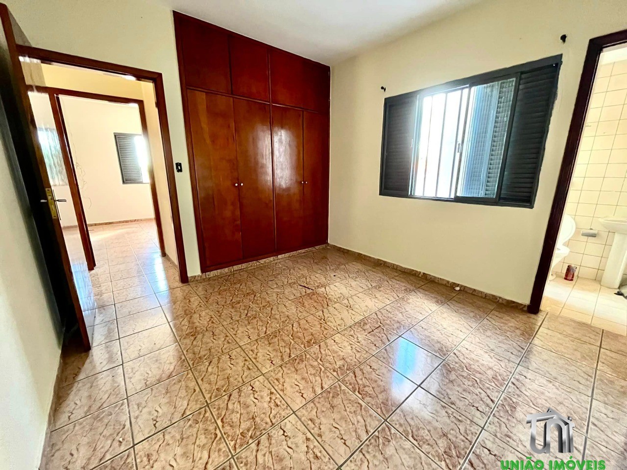 Casa à Venda na Vila Municipal em Bragança Paulista-SP: 4 Quartos, 1 Suíte, 2 Salas, 3 Banheiros, 2 Vagas - 200m². Aproveite!