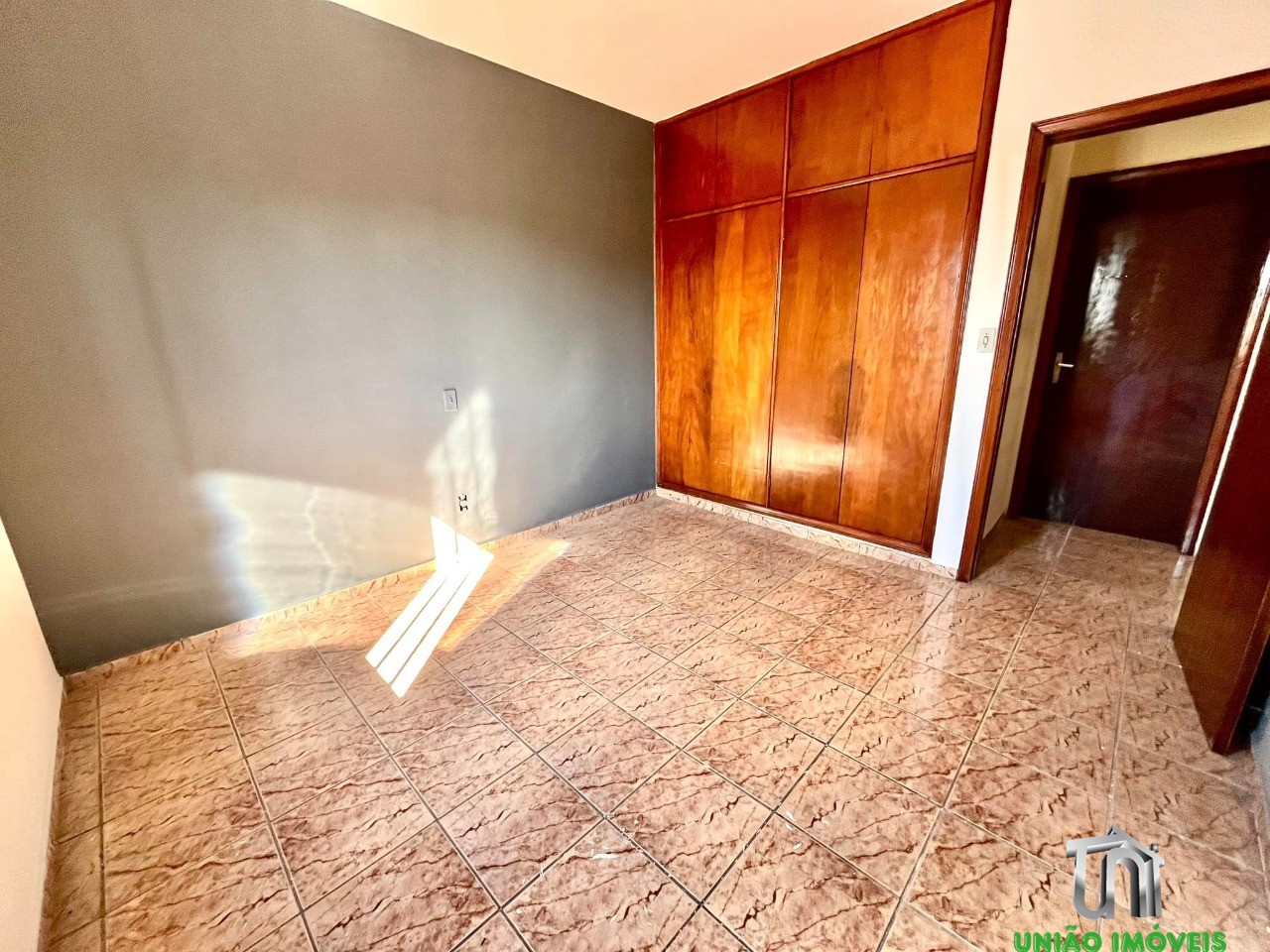 Casa à Venda na Vila Municipal em Bragança Paulista-SP: 4 Quartos, 1 Suíte, 2 Salas, 3 Banheiros, 2 Vagas - 200m². Aproveite!