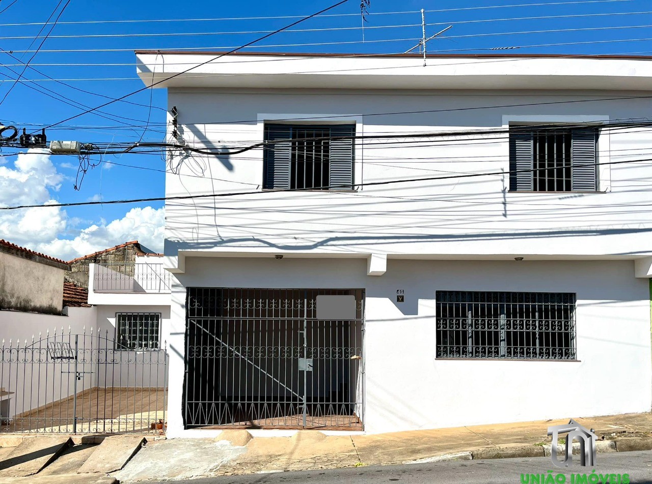 Casa à Venda na Vila Municipal em Bragança Paulista-SP: 4 Quartos, 1 Suíte, 2 Salas, 3 Banheiros, 2 Vagas - 200m². Aproveite!