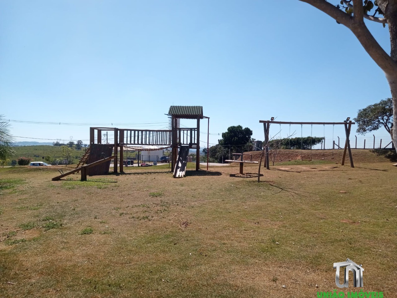Terreno à venda em Bragança Paulista-SP, Bairro Campo Novo: 600,17 m² no Condomínio Terras de Santa Cruz com infraestrutura completa!