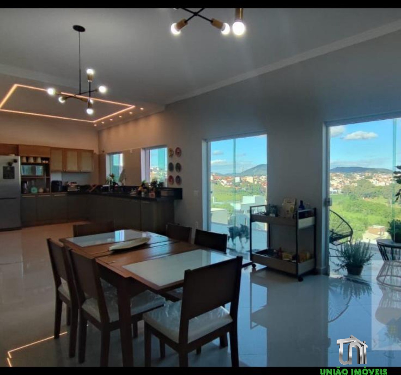 Imperdível: Casa à venda em Bragança Paulista-SP, Condomínio Villa Real de Bragança! 3 quartos, 1 suíte, 3 salas, 3 banheiros, 4 vagas, 190m².