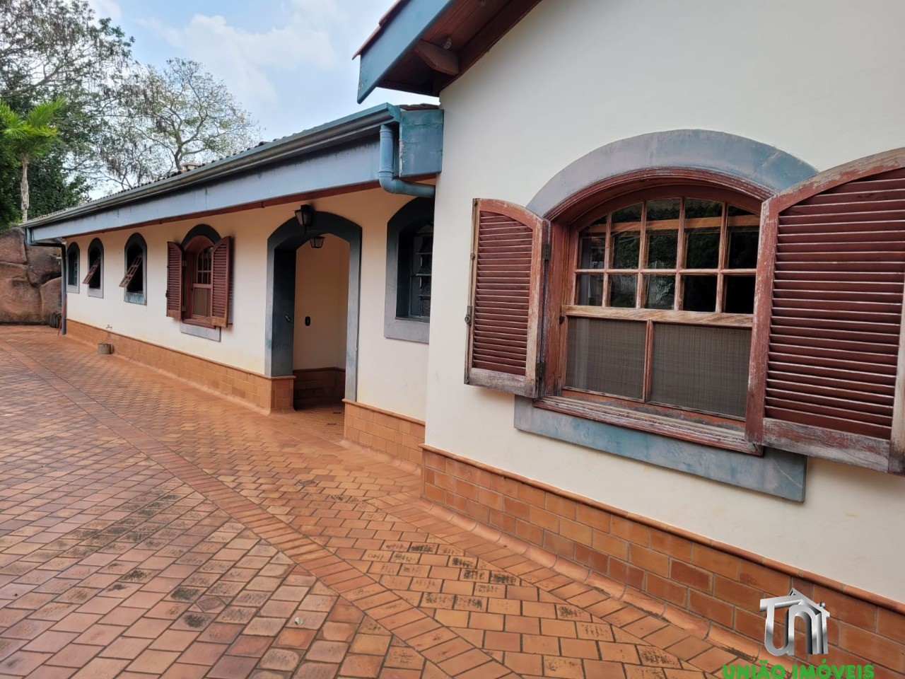 Casa de Luxo à Venda em Bragança Paulista-SP, Recanto Amapola: 4 suítes, 6 salas, piscina, churrasqueira, 10 vagas. Venha conferir!