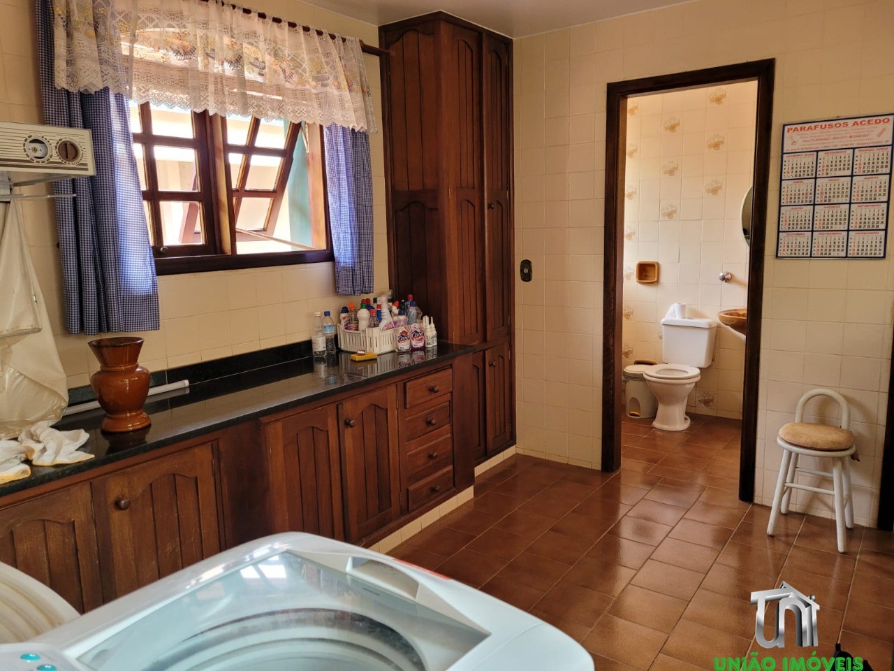 Casa de Luxo à Venda em Bragança Paulista-SP, Recanto Amapola: 4 suítes, 6 salas, piscina, churrasqueira, 10 vagas. Venha conferir!