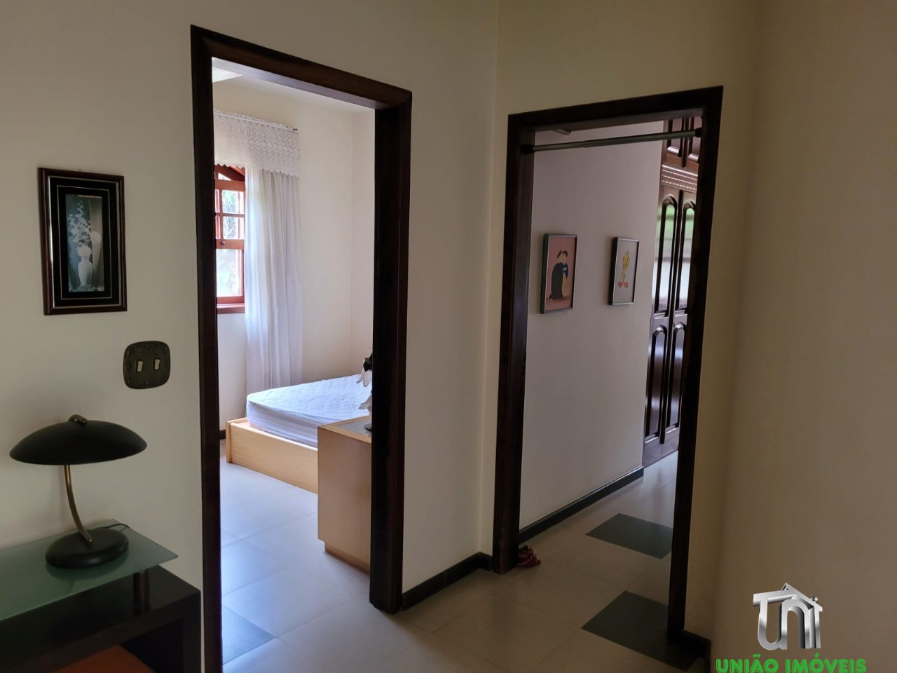 Casa de Luxo à Venda em Bragança Paulista-SP, Recanto Amapola: 4 suítes, 6 salas, piscina, churrasqueira, 10 vagas. Venha conferir!