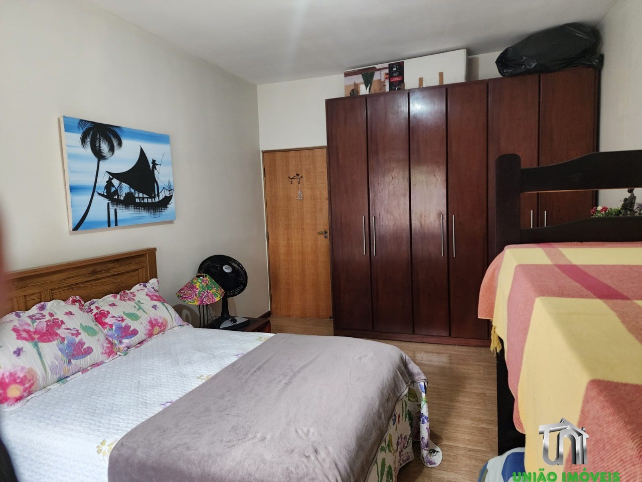 Chácara dos Sonhos em Guaraiúva, Vargem-SP: 4 Quartos, 3 Suítes, Vista para Represa e Privacidade Total!