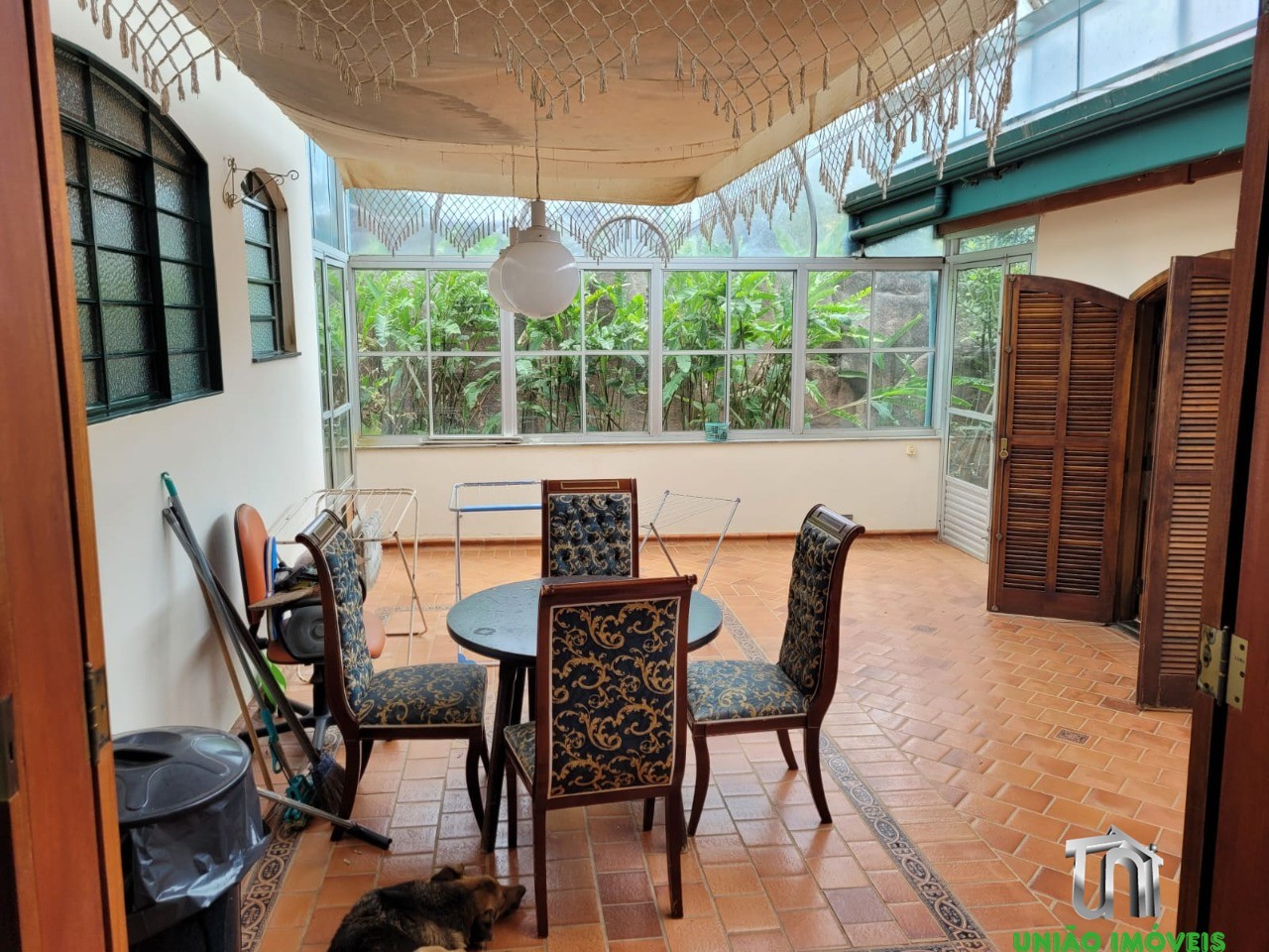 Casa de Luxo à Venda em Bragança Paulista-SP, Recanto Amapola: 4 suítes, 6 salas, piscina, churrasqueira, 10 vagas. Venha conferir!