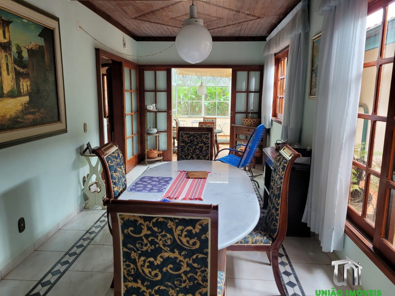 Casa de Luxo à Venda em Bragança Paulista-SP, Recanto Amapola: 4 suítes, 6 salas, piscina, churrasqueira, 10 vagas. Venha conferir!