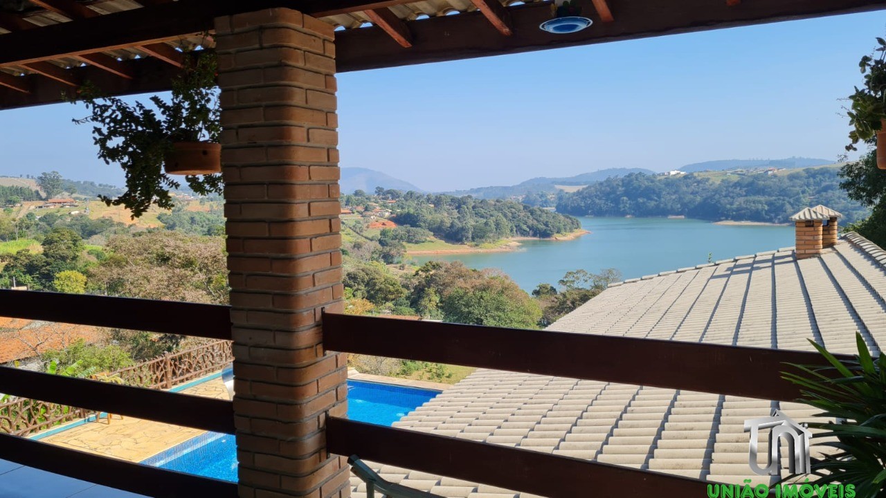 Chácara dos Sonhos em Guaraiúva, Vargem-SP: 4 Quartos, 3 Suítes, Vista para Represa e Privacidade Total!