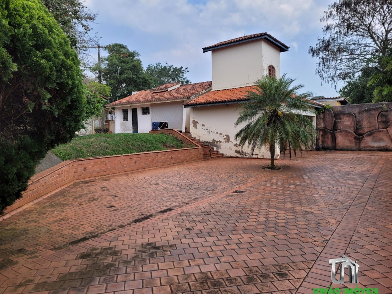 Casa de Luxo à Venda em Bragança Paulista-SP, Recanto Amapola: 4 suítes, 6 salas, piscina, churrasqueira, 10 vagas. Venha conferir!