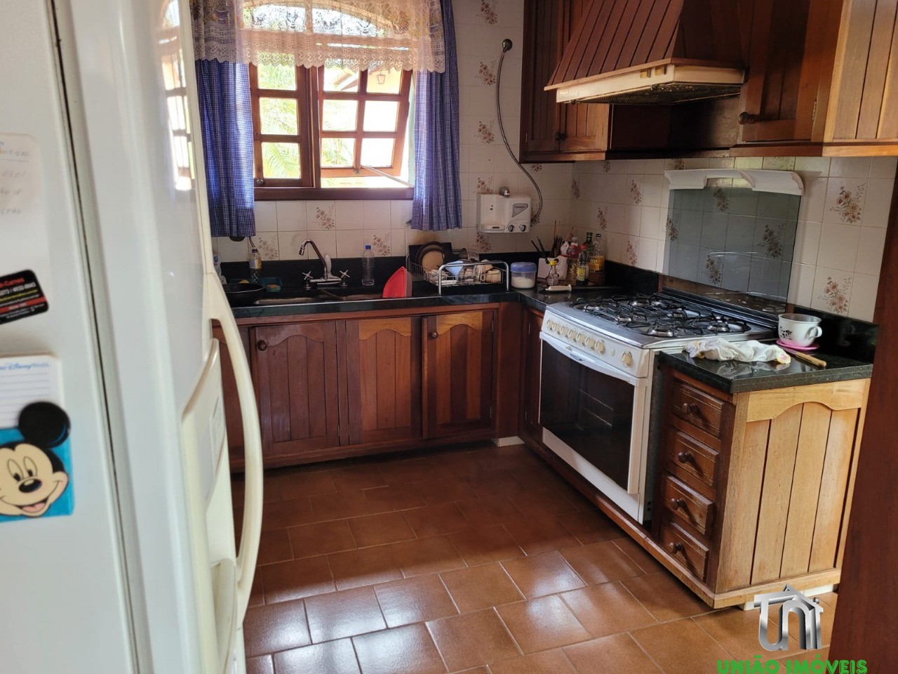 Casa de Luxo à Venda em Bragança Paulista-SP, Recanto Amapola: 4 suítes, 6 salas, piscina, churrasqueira, 10 vagas. Venha conferir!