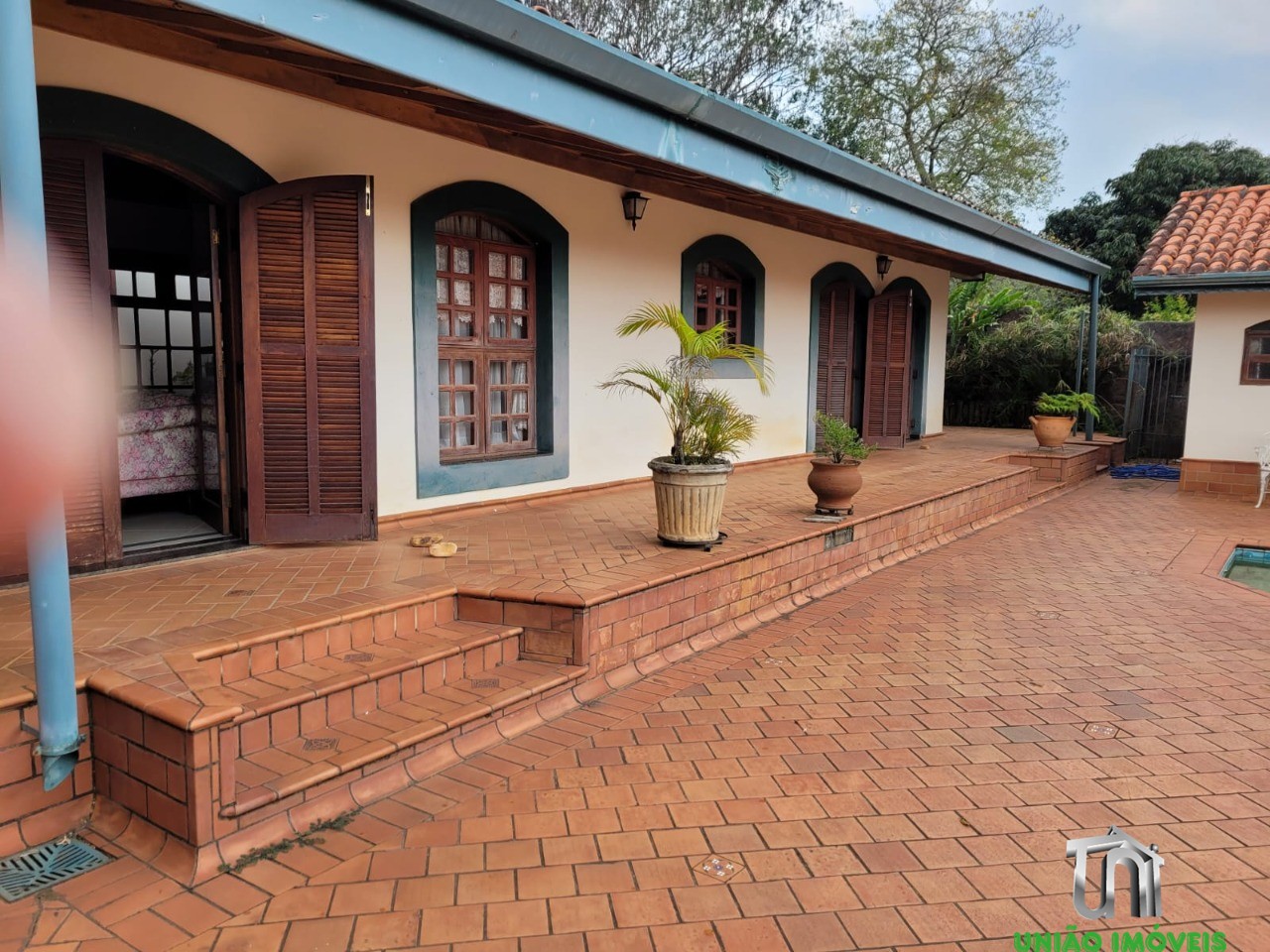Casa de Luxo à Venda em Bragança Paulista-SP, Recanto Amapola: 4 suítes, 6 salas, piscina, churrasqueira, 10 vagas. Venha conferir!