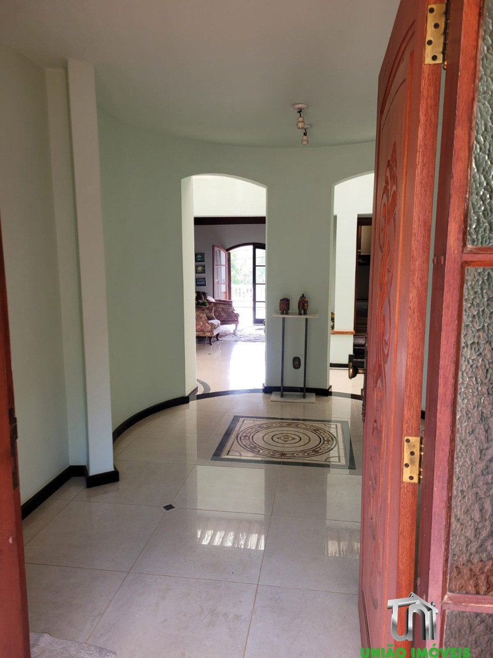 Casa de Luxo à Venda em Bragança Paulista-SP, Recanto Amapola: 4 suítes, 6 salas, piscina, churrasqueira, 10 vagas. Venha conferir!