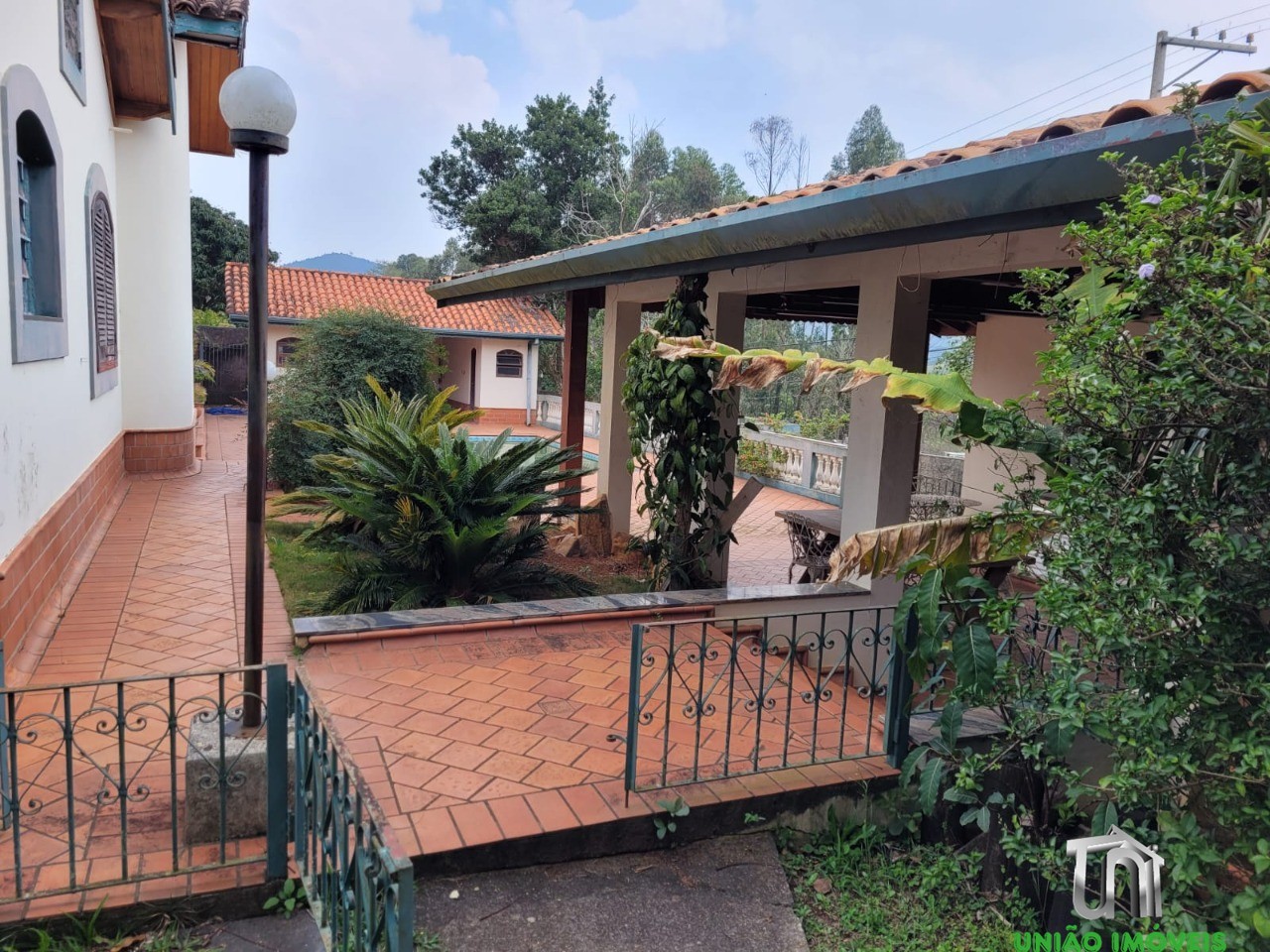 Casa de Luxo à Venda em Bragança Paulista-SP, Recanto Amapola: 4 suítes, 6 salas, piscina, churrasqueira, 10 vagas. Venha conferir!