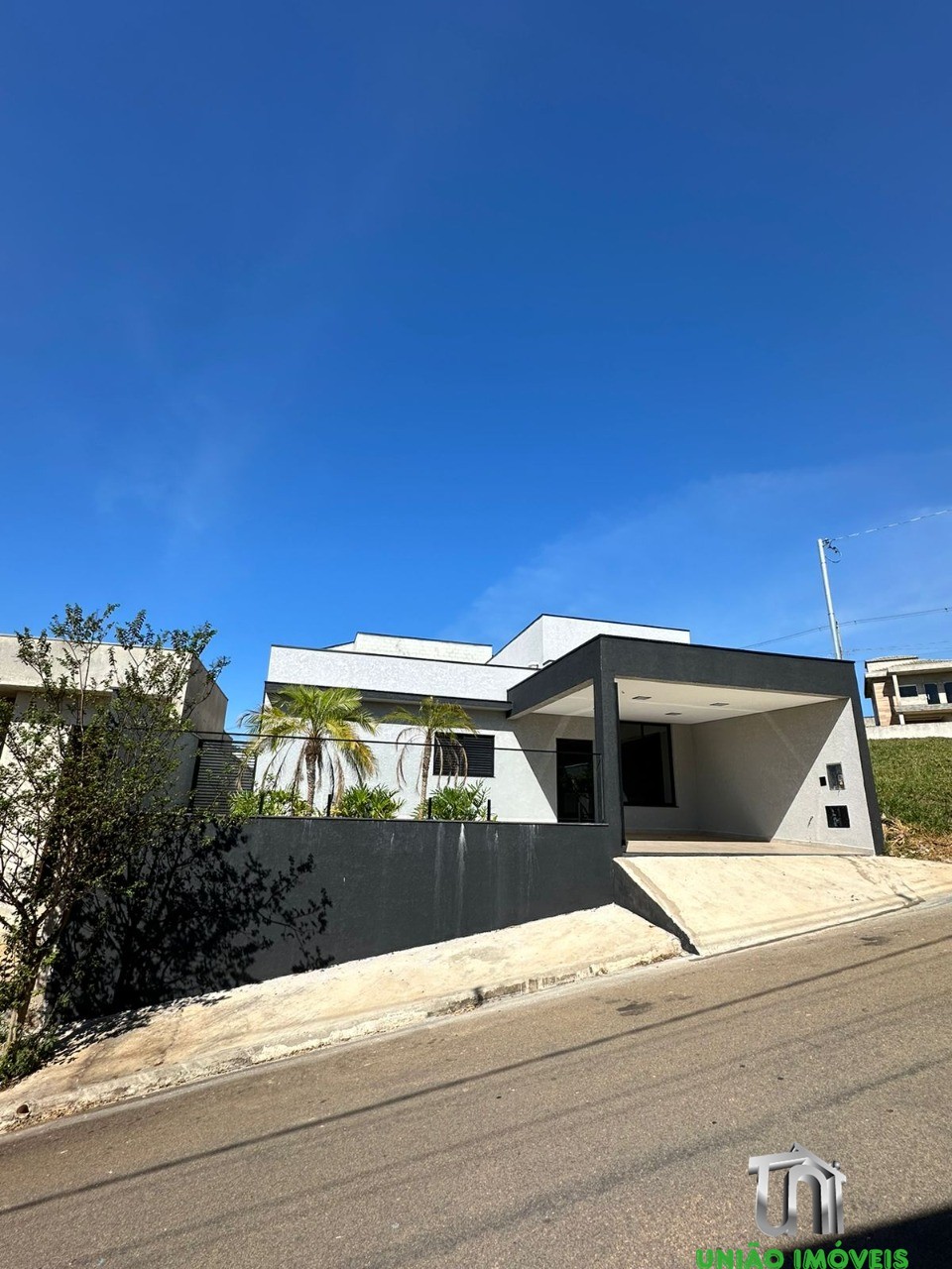 Casa de alto padrão no condomínio portal da serra: luxo, con