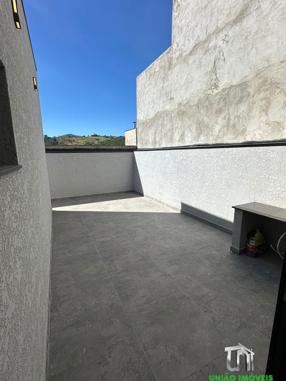 Casa de alto padrão no condomínio portal da serra: luxo, con