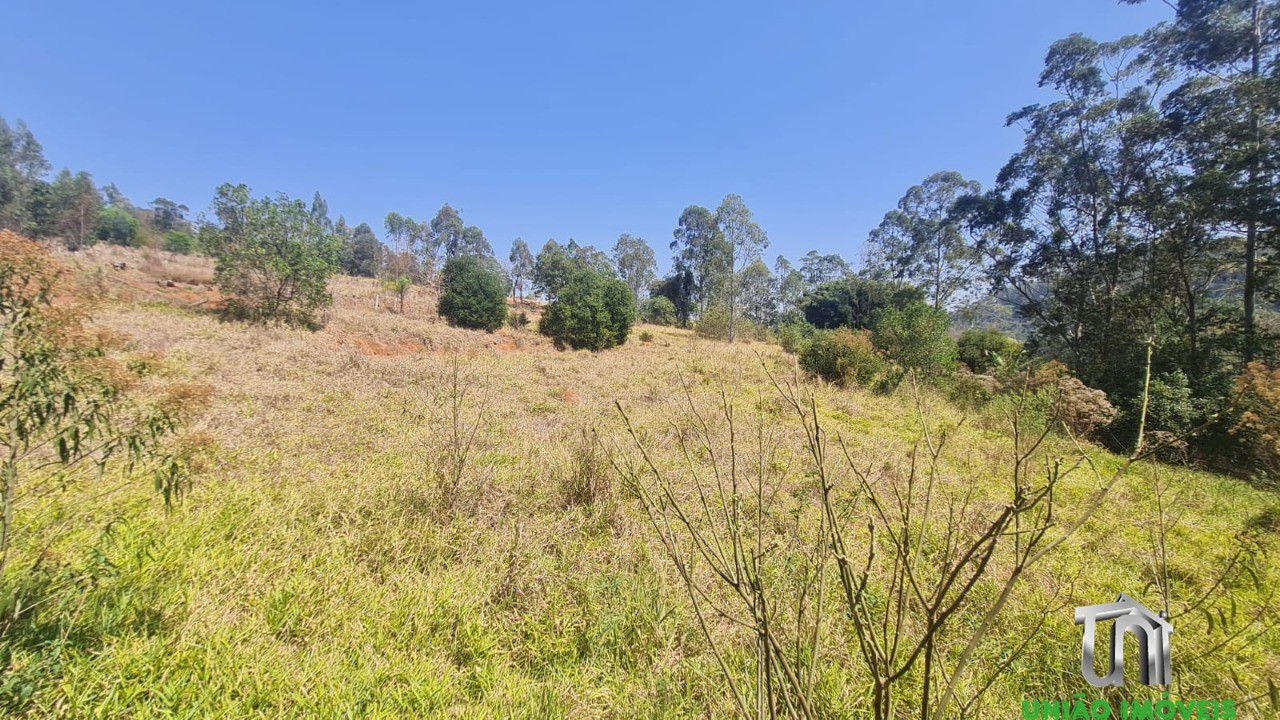Chácara dos Sonhos em Bragança Paulista-SP: Tranquilidade, Conforto e Contato com a Natureza em Arara dos Pereiras!