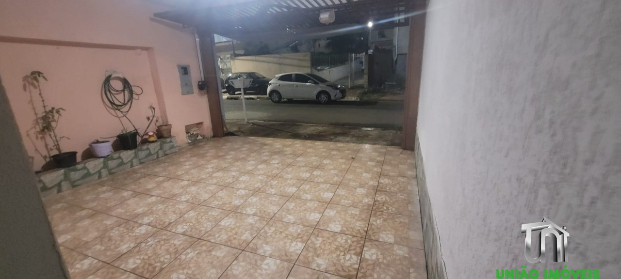 Charmosa Casa de 2 Quartos com 100m² no Jardins, Bragança Paulista-SP: Venda Imperdível!