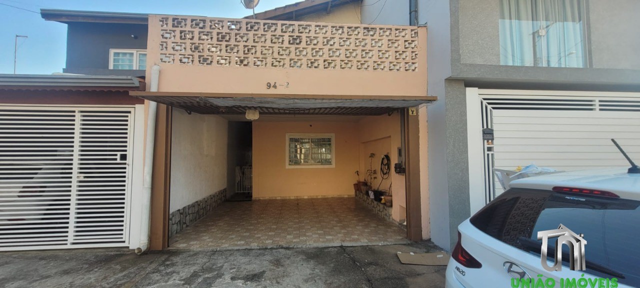Charmosa Casa de 2 Quartos com 100m² no Jardins, Bragança Paulista-SP: Venda Imperdível!