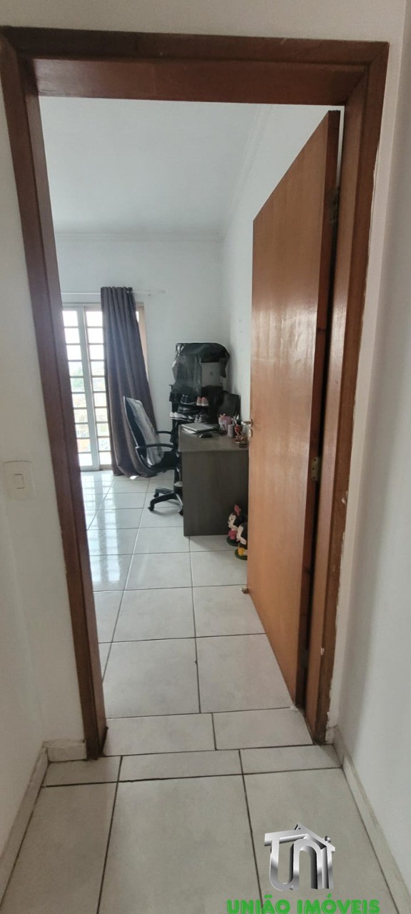 Charmosa Casa de 2 Quartos com 100m² no Jardins, Bragança Paulista-SP: Venda Imperdível!