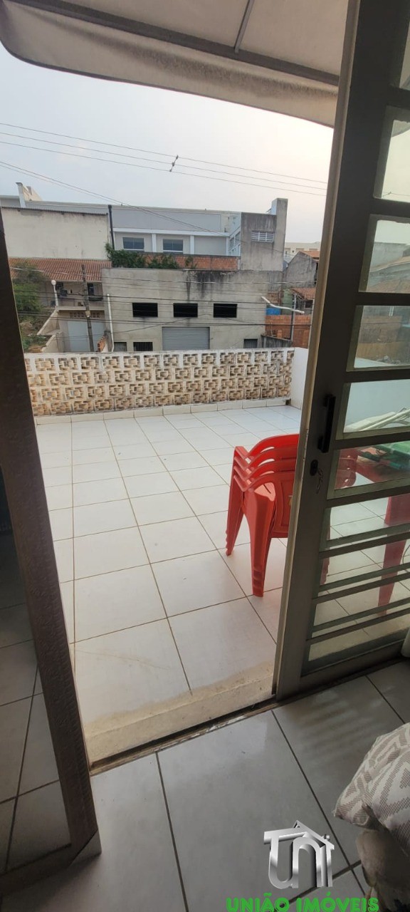Charmosa Casa de 2 Quartos com 100m² no Jardins, Bragança Paulista-SP: Venda Imperdível!