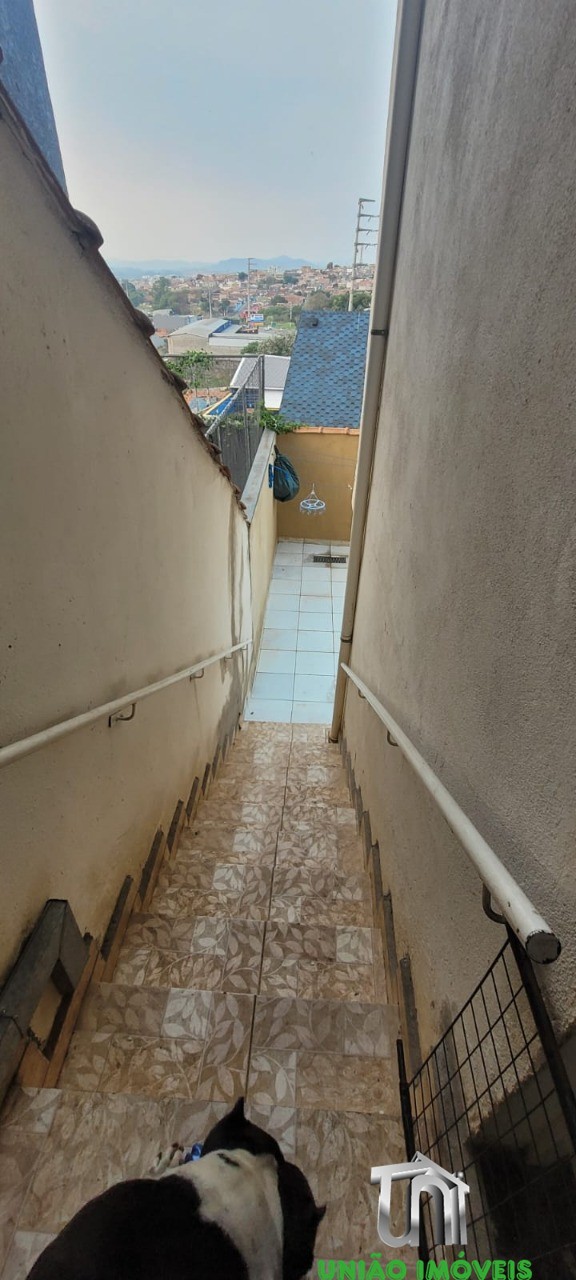 Charmosa Casa de 2 Quartos com 100m² no Jardins, Bragança Paulista-SP: Venda Imperdível!