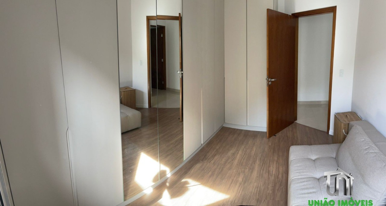 Encantadora casa térrea à venda no condomínio villa real de 