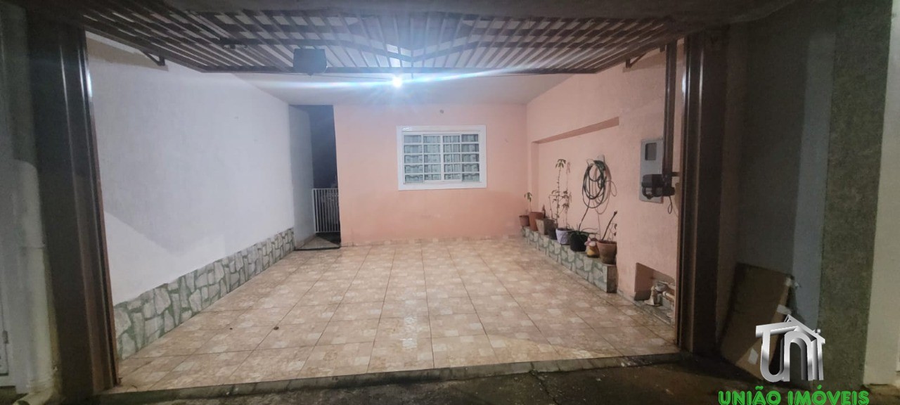 Charmosa Casa de 2 Quartos com 100m² no Jardins, Bragança Paulista-SP: Venda Imperdível!