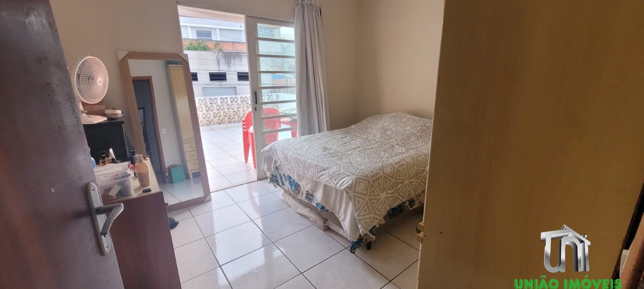 Charmosa Casa de 2 Quartos com 100m² no Jardins, Bragança Paulista-SP: Venda Imperdível!