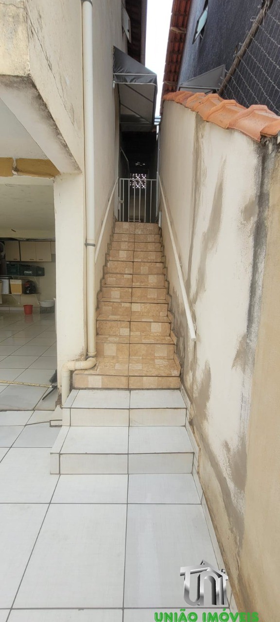 Charmosa Casa de 2 Quartos com 100m² no Jardins, Bragança Paulista-SP: Venda Imperdível!