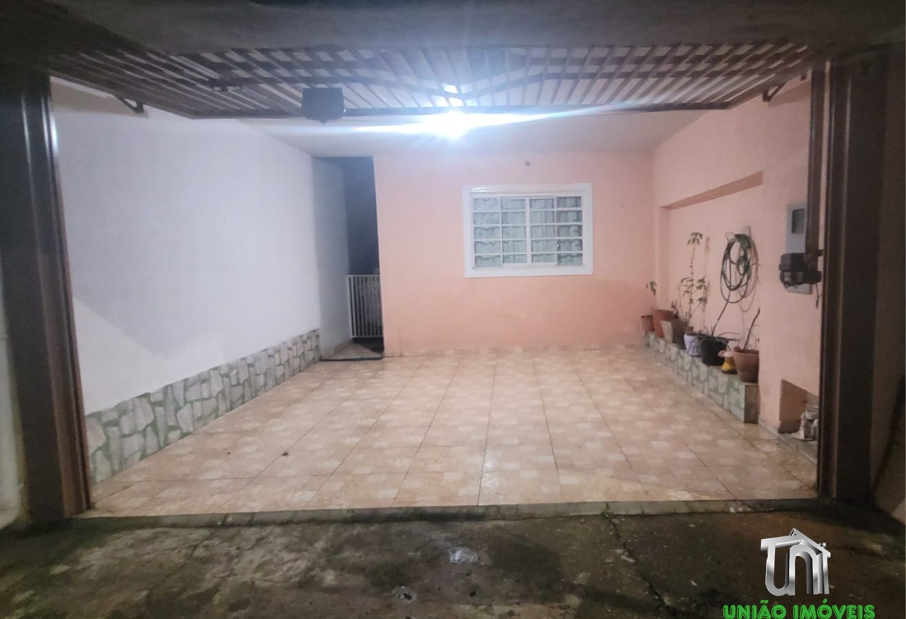 Charmosa Casa de 2 Quartos com 100m² no Jardins, Bragança Paulista-SP: Venda Imperdível!