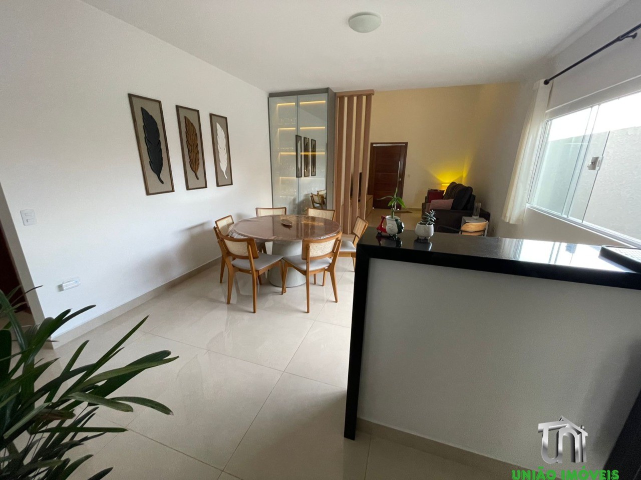 Encantadora casa térrea à venda no condomínio villa real de 