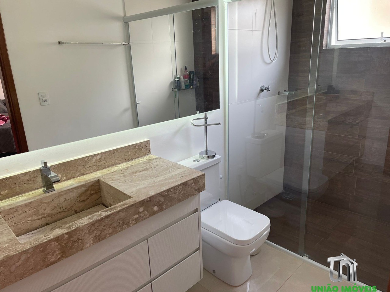 Encantadora casa térrea à venda no condomínio villa real de 