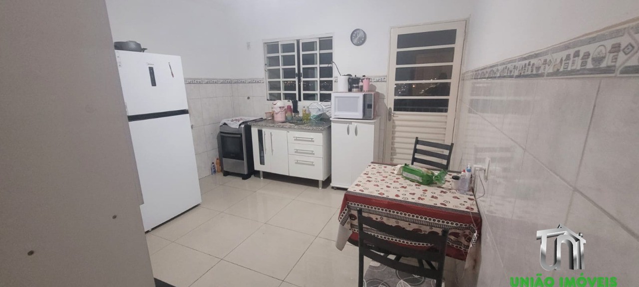 Charmosa Casa de 2 Quartos com 100m² no Jardins, Bragança Paulista-SP: Venda Imperdível!