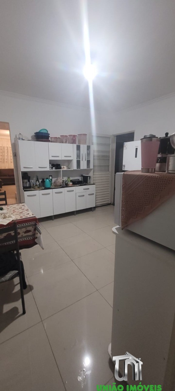 Charmosa Casa de 2 Quartos com 100m² no Jardins, Bragança Paulista-SP: Venda Imperdível!