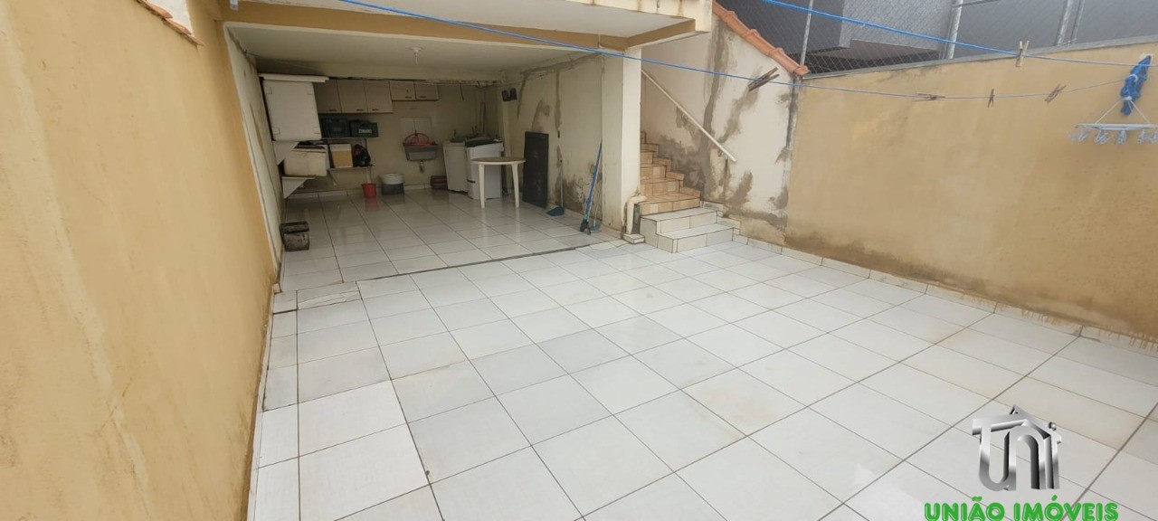 Charmosa Casa de 2 Quartos com 100m² no Jardins, Bragança Paulista-SP: Venda Imperdível!